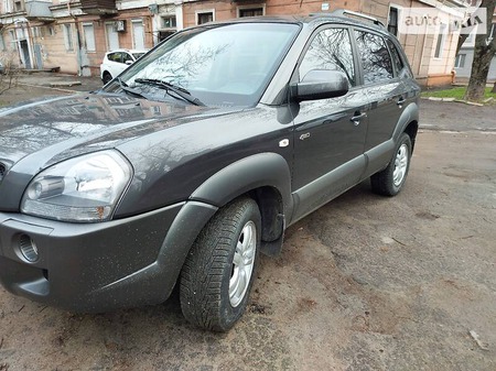 Hyundai Tucson 2008  випуску Дніпро з двигуном 2 л  позашляховик механіка за 10700 долл. 