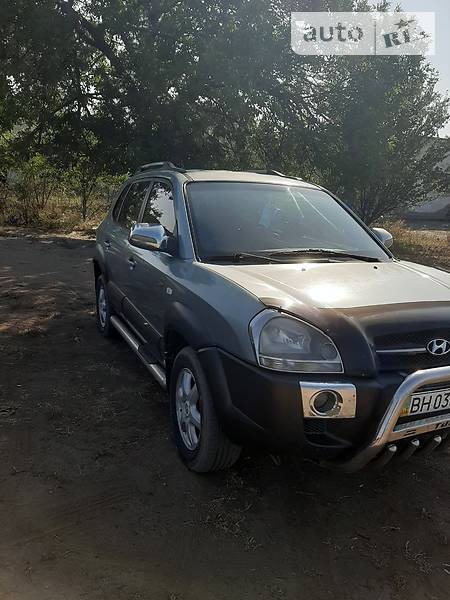 Hyundai Tucson 2005  випуску Одеса з двигуном 2 л  позашляховик механіка за 8000 долл. 