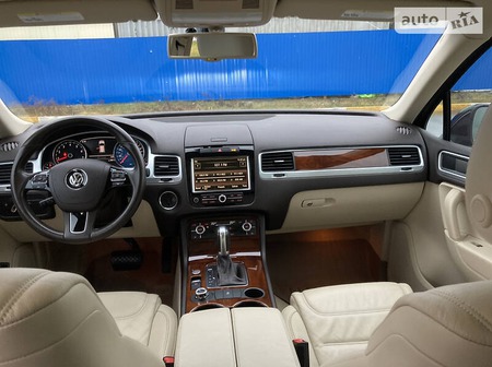 Volkswagen Touareg 2014  випуску Київ з двигуном 3.6 л бензин позашляховик автомат за 20000 долл. 
