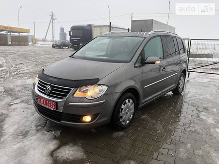 Volkswagen Touran 2009  випуску Луцьк з двигуном 1.4 л бензин мінівен автомат за 7800 долл. 