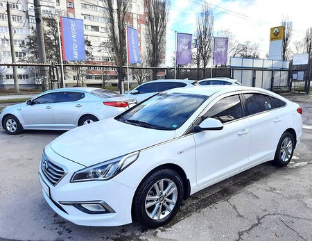 Hyundai Sonata 2016  випуску Чернігів з двигуном 0 л газ седан автомат за 11990 долл. 