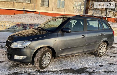 Skoda Fabia 2010  випуску Донецьк з двигуном 1.2 л дизель універсал механіка за 6100 долл. 