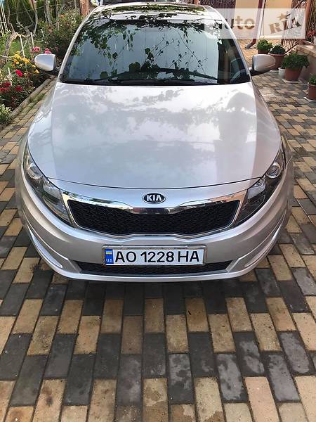 KIA Optima 2012  випуску Ужгород з двигуном 2.4 л бензин седан автомат за 11500 долл. 