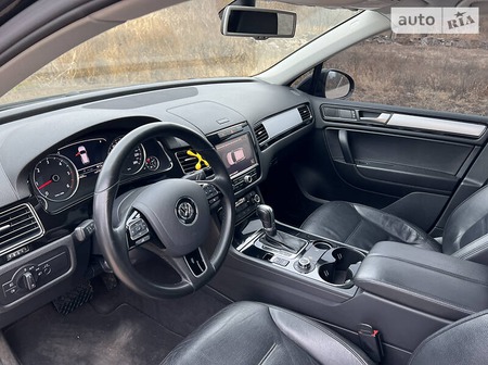 Volkswagen Touareg 2011  випуску Донецьк з двигуном 3 л дизель позашляховик автомат за 22999 долл. 