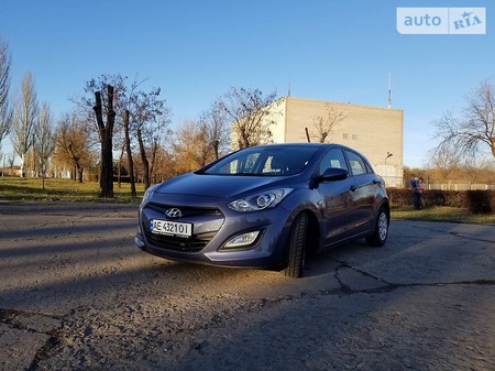 Hyundai i30 2013  випуску Дніпро з двигуном 1.4 л дизель хэтчбек механіка за 9000 долл. 