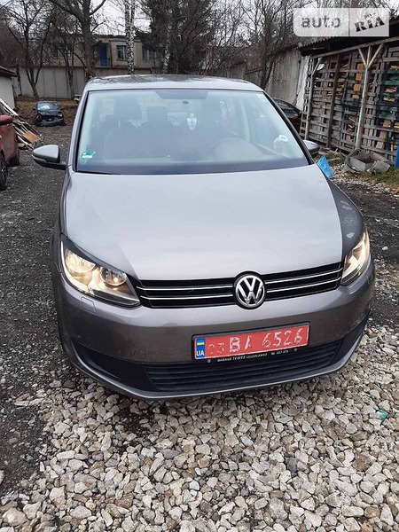 Volkswagen Touran 2010  випуску Тернопіль з двигуном 1.6 л дизель мінівен механіка за 9100 долл. 