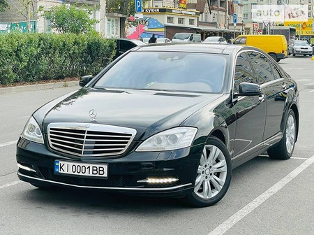 Mercedes-Benz S 500 2010  выпуска Киев с двигателем 5.5 л бензин седан автомат за 23000 долл. 