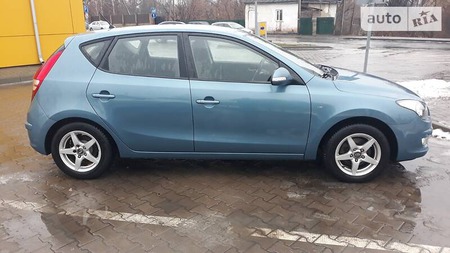 Hyundai i30 2010  випуску Рівне з двигуном 0 л бензин хэтчбек механіка за 6500 долл. 