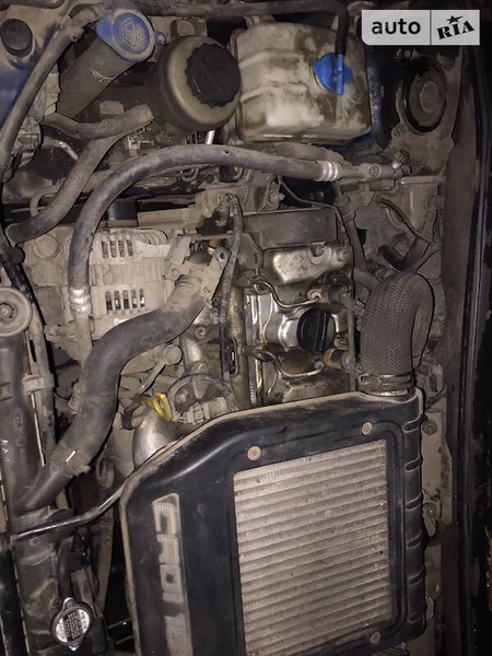 KIA Carens 2003  випуску Ужгород з двигуном 2 л дизель універсал механіка за 3700 долл. 