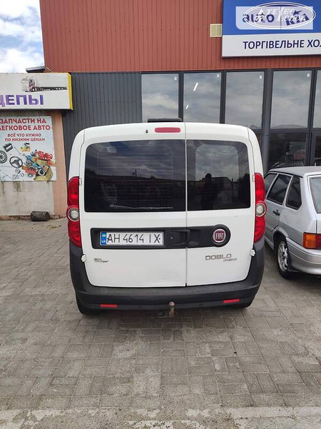 Fiat Doblo 2012  випуску Донецьк з двигуном 1.6 л дизель мінівен автомат за 6000 долл. 