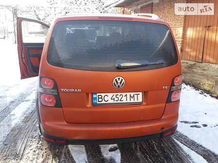 Volkswagen Touran 2007  випуску Львів з двигуном 1.4 л бензин мінівен механіка за 6900 долл. 