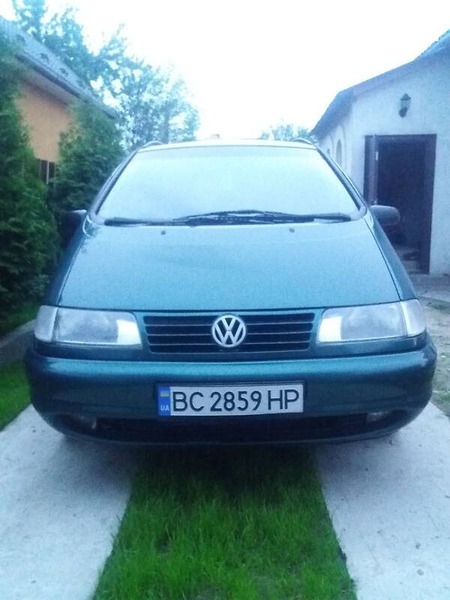 Volkswagen Sharan 1997  випуску Львів з двигуном 1.9 л дизель мінівен механіка за 3300 долл. 