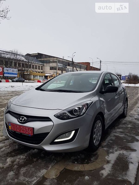 Hyundai i30 2014  випуску Ужгород з двигуном 0 л дизель хэтчбек механіка за 8600 долл. 