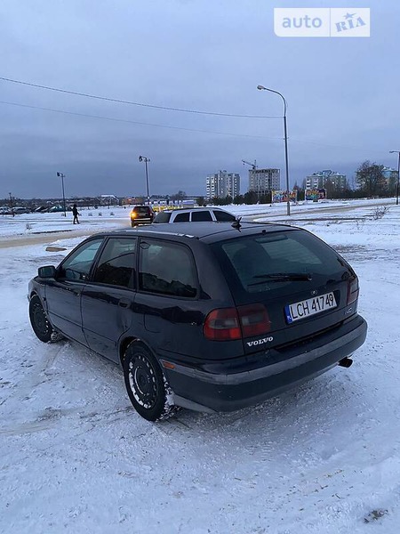 Volvo V40 1998  випуску Рівне з двигуном 1.9 л дизель універсал механіка за 750 долл. 