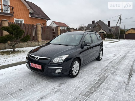 Hyundai i30 2009  випуску Луцьк з двигуном 1.6 л дизель універсал механіка за 7333 долл. 