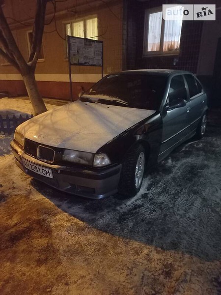 BMW 320 1994  випуску Донецьк з двигуном 2 л бензин седан механіка за 3000 долл. 