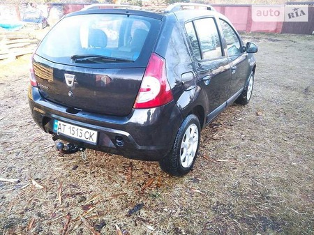 Dacia Sandero 2012  випуску Івано-Франківськ з двигуном 1.2 л бензин хэтчбек механіка за 4700 долл. 