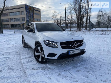 Mercedes-Benz GLC 220 2018  випуску Київ з двигуном 2.1 л дизель позашляховик автомат за 49900 долл. 