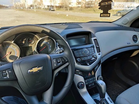 Chevrolet Cruze 2015  випуску Запоріжжя з двигуном 1.4 л бензин седан автомат за 9200 долл. 