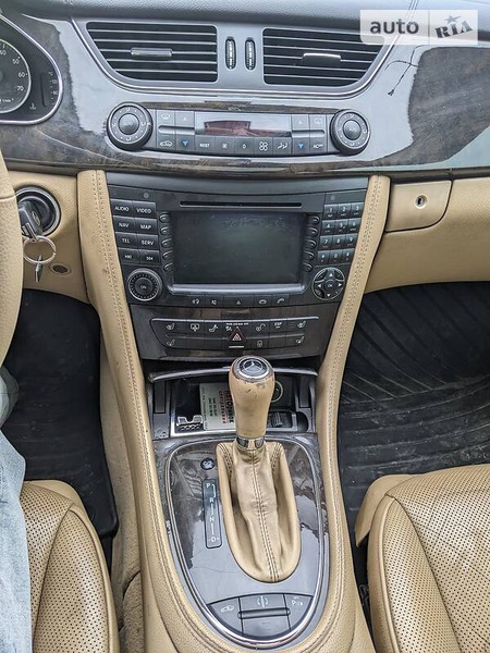 Mercedes-Benz CLS 500 2004  випуску Київ з двигуном 5 л бензин седан автомат за 7499 долл. 