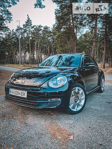 Volkswagen Beetle 2012  випуску Київ з двигуном 2.5 л бензин хэтчбек автомат за 11900 долл. 