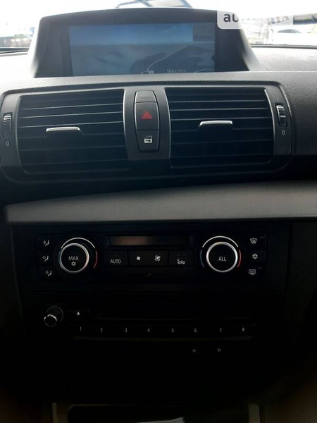 BMW 118 2010  випуску Ужгород з двигуном 2 л бензин хэтчбек автомат за 9800 долл. 