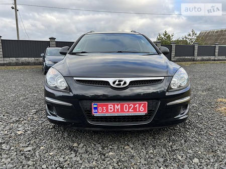 Hyundai i30 2010  випуску Луцьк з двигуном 1.6 л бензин універсал механіка за 7700 долл. 