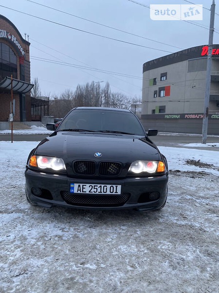 BMW 318 2001  випуску Дніпро з двигуном 1.9 л бензин седан механіка за 6600 долл. 