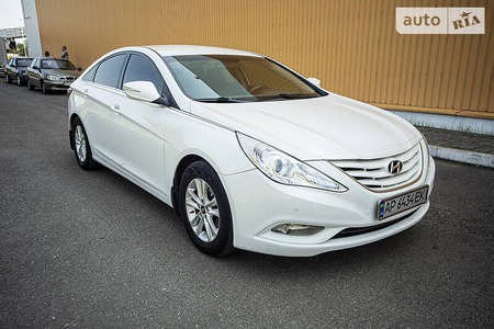 Hyundai Sonata 2012  випуску Запоріжжя з двигуном 2 л  седан автомат за 10500 долл. 