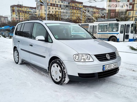 Volkswagen Touran 2004  випуску Дніпро з двигуном 1.6 л бензин мінівен механіка за 6799 долл. 