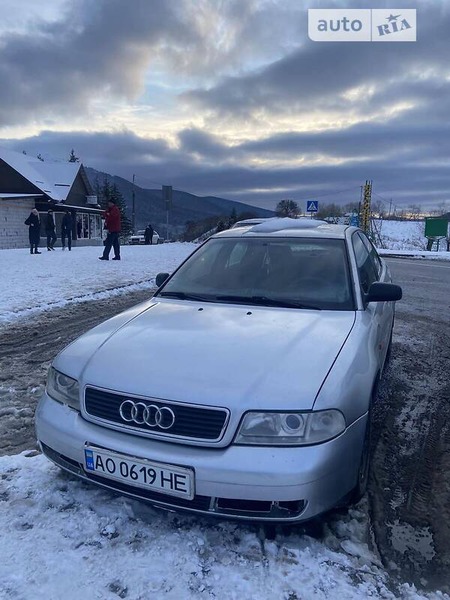 Audi A4 Limousine 1995  випуску Ужгород з двигуном 1.8 л  седан механіка за 3000 долл. 