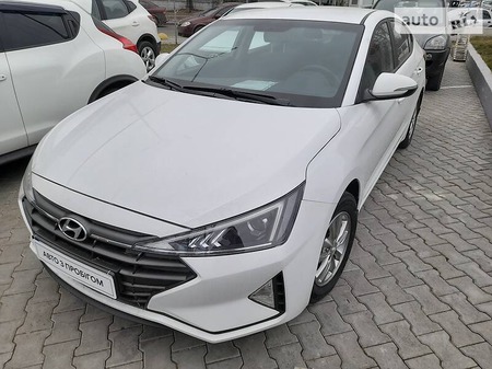 Hyundai Elantra 2019  випуску Одеса з двигуном 1.6 л бензин седан механіка за 15400 долл. 