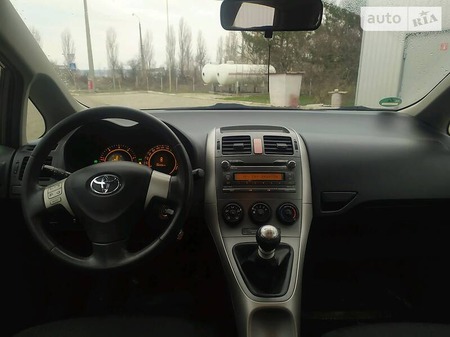 Toyota Auris 2008  випуску Миколаїв з двигуном 2 л дизель хэтчбек механіка за 8377 долл. 