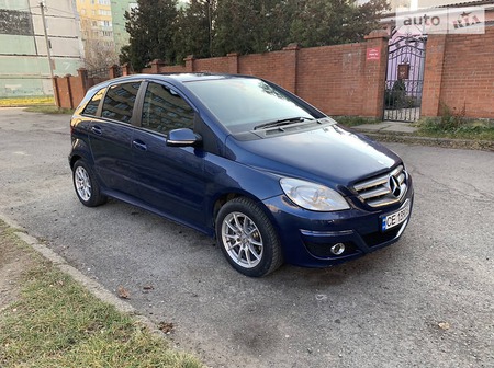 Mercedes-Benz B 180 2009  випуску Чернівці з двигуном 2 л дизель хэтчбек автомат за 7700 долл. 