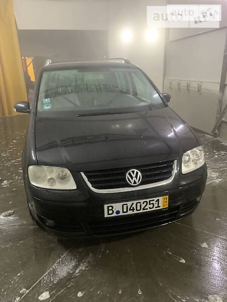 Volkswagen Touran 2004  випуску Тернопіль з двигуном 2 л бензин мінівен механіка за 6200 долл. 