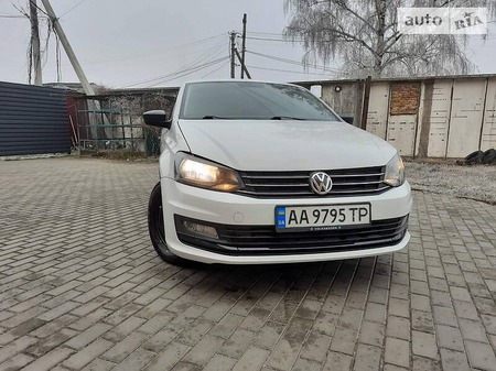 Volkswagen Polo 2017  випуску Полтава з двигуном 1.6 л бензин седан механіка за 9700 долл. 