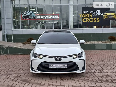 Toyota Corolla 2020  випуску Чернівці з двигуном 1.6 л бензин седан механіка за 529999 грн. 