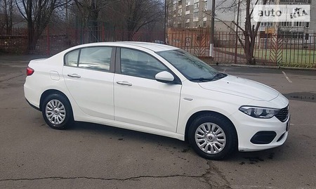 Fiat Tipo 2017  випуску Миколаїв з двигуном 1.4 л бензин седан  за 10500 долл. 