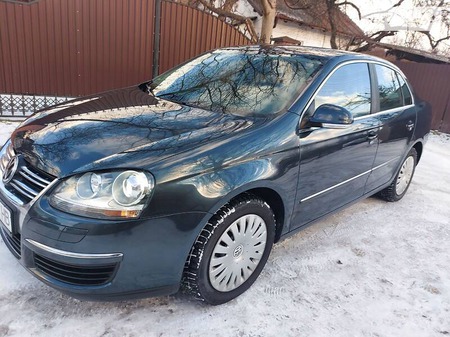 Volkswagen Jetta 2006  випуску Івано-Франківськ з двигуном 2 л бензин седан механіка за 6450 долл. 