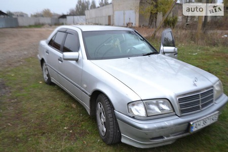 Mercedes-Benz C 180 1999  випуску Донецьк з двигуном 1.8 л  седан механіка за 3200 долл. 