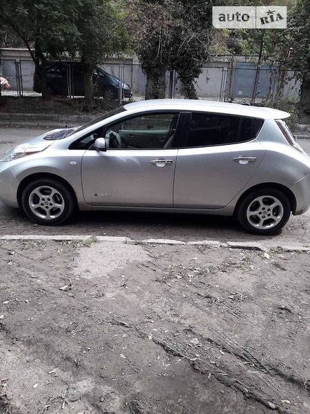 Nissan Leaf 2011  випуску Одеса з двигуном 0 л електро хэтчбек автомат за 8500 долл. 