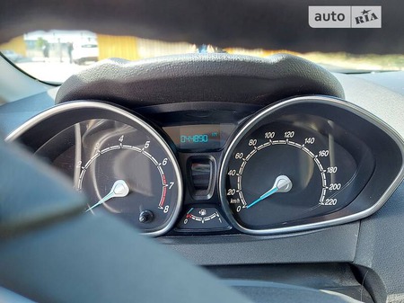 Ford Fiesta 2013  випуску Луганськ з двигуном 1 л бензин хэтчбек механіка за 8200 долл. 