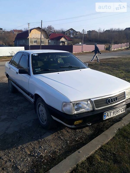 Audi 100 1990  випуску Чернівці з двигуном 2.3 л  седан механіка за 2405 євро 