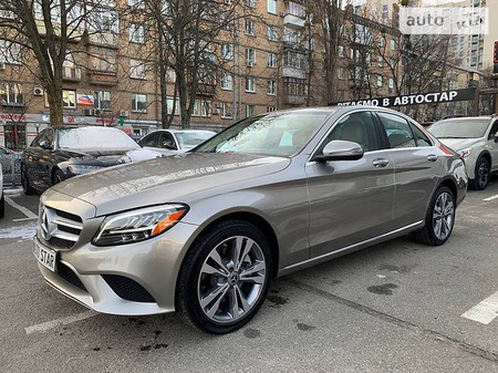 Mercedes-Benz C 300 2019  випуску Київ з двигуном 2 л бензин седан автомат за 43500 долл. 