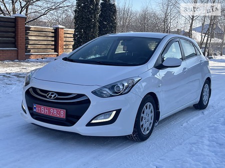 Hyundai i30 2013  випуску Луцьк з двигуном 1.6 л дизель хэтчбек механіка за 8500 долл. 