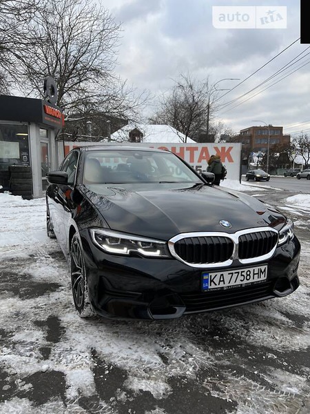 BMW 330 2019  випуску Київ з двигуном 2 л бензин седан автомат за 34500 долл. 