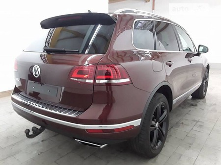 Volkswagen Touareg 2017  випуску Чернівці з двигуном 3 л дизель позашляховик автомат за 48900 долл. 