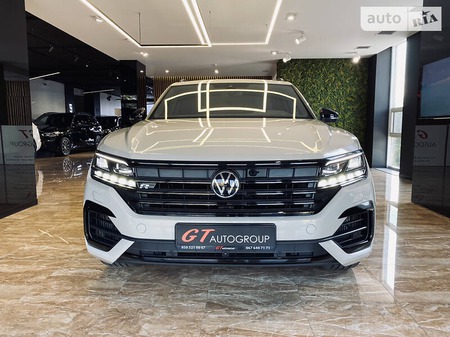 Volkswagen Touareg 2020  випуску Київ з двигуном 3 л бензин позашляховик автомат за 79700 долл. 