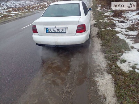 Audi A4 Limousine 1999  випуску Львів з двигуном 1.8 л  седан  за 3500 долл. 