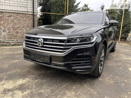 Volkswagen Touareg 2020  випуску Миколаїв з двигуном 3 л бензин позашляховик автомат за 57999 долл. 